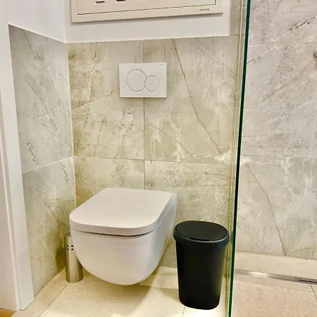 Modern With Terrace Patio Near Scs Apartamento Wiener Neudorf