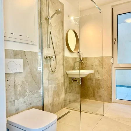 Modern With Terrace Patio Near Scs *