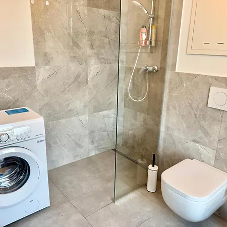Modern With Terrace Patio Near Scs *