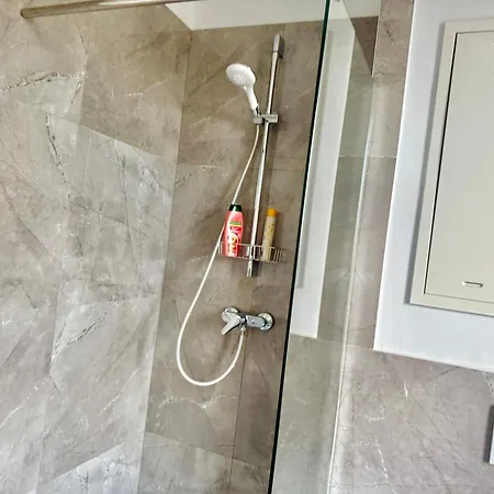 Modern With Terrace Patio Near Scs *