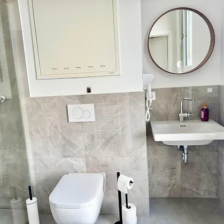 Modern With Terrace Patio Near Scs