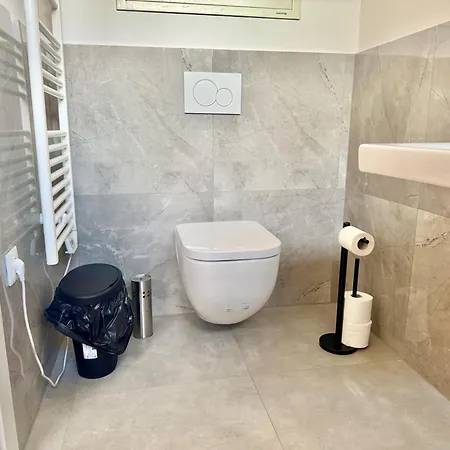 Modern With Terrace Patio Near Scs Appartamento Wiener Neudorf
