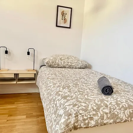 Appartamento Modern With Terrace Patio Near Scs