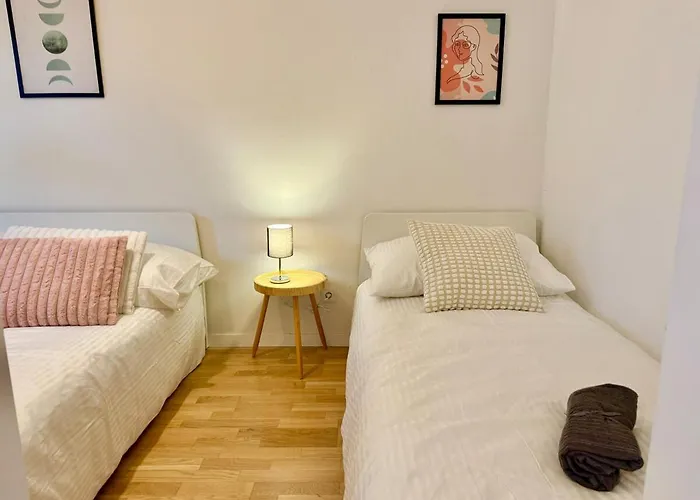 Apartment Modern With Terrace Patio Near Scs