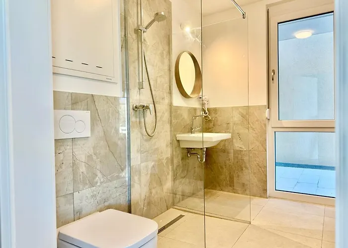 Modern With Terrace Patio Near Scs *