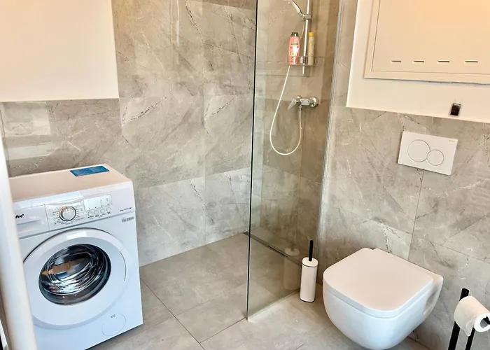 Modern With Terrace Patio Near Scs *