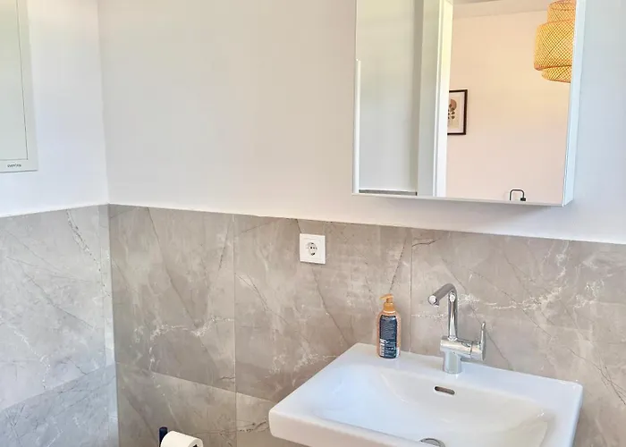 Modern With Terrace Patio Near Scs Apartment *