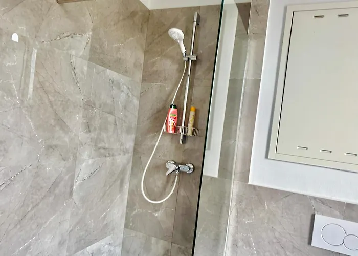 Modern With Terrace Patio Near Scs *