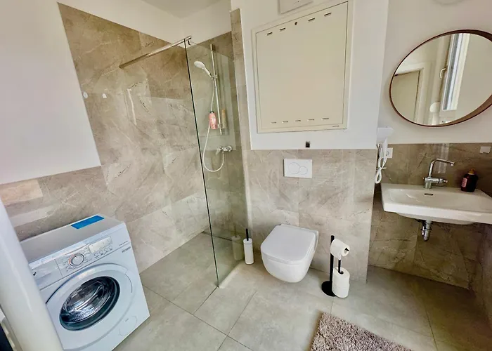 Modern With Terrace Patio Near Scs Apartment