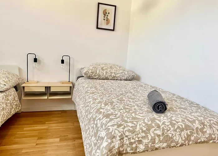 Apartment Modern With Terrace Patio Near Scs